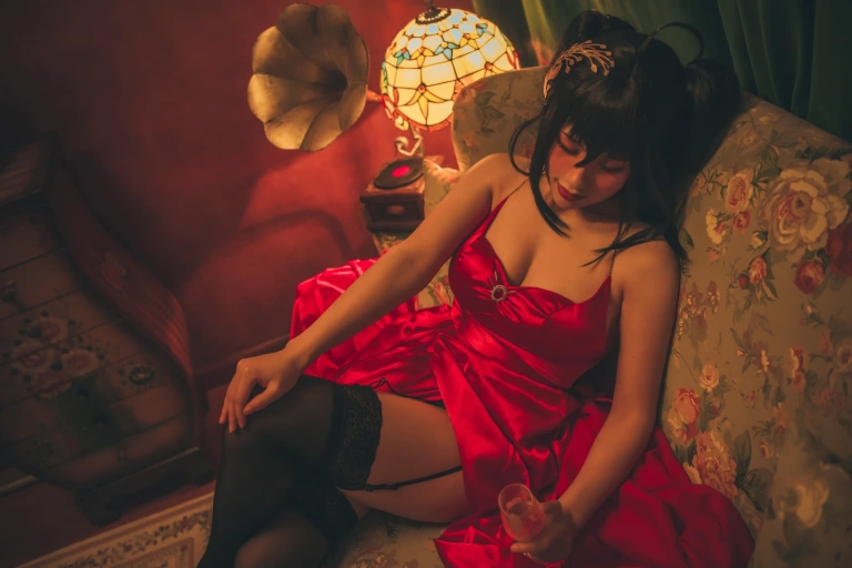 柘烟Zuken《大凤礼服》主题写真：20张全套美图
