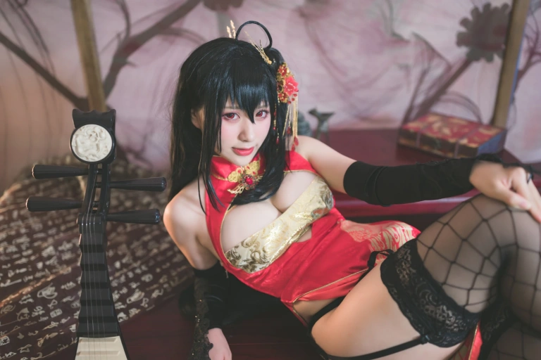 柘烟Zuken《大凤旗袍》主题写真：24张全套美图
