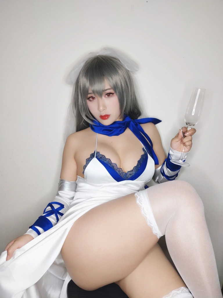 柘烟Zuken《路易九世礼服自拍》主题写真：39张全套美图，含2个视频