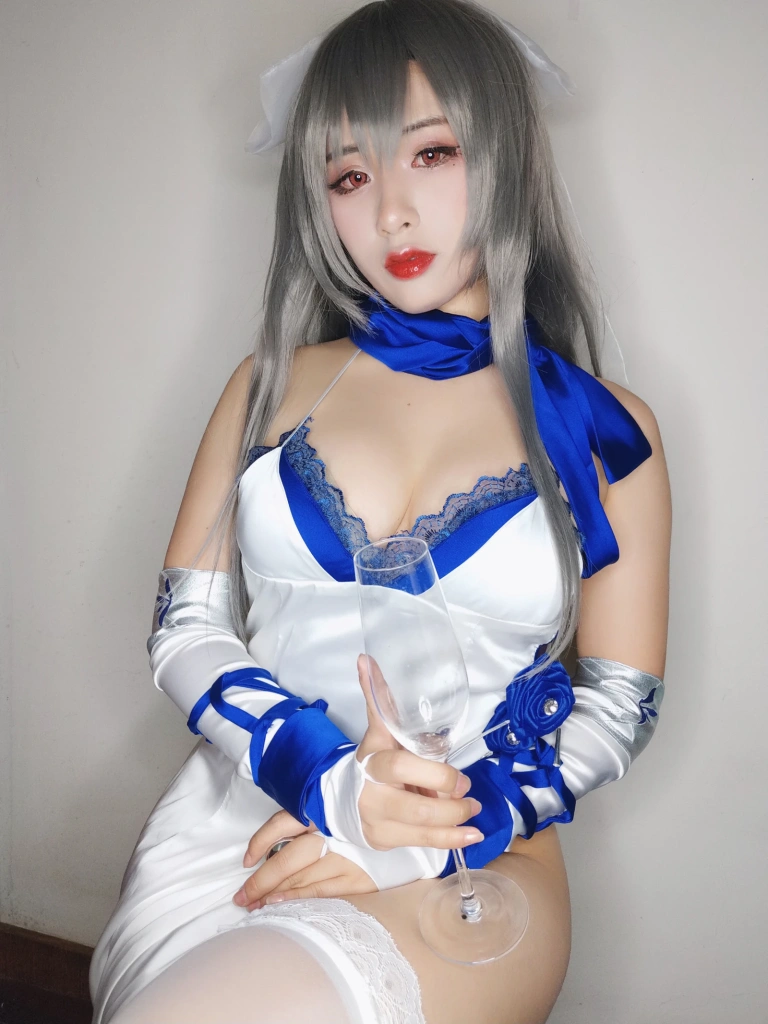 柘烟Zuken《路易九世礼服自拍》主题写真：39张全套美图，含2个视频