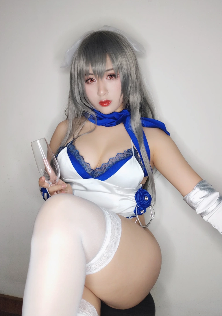 柘烟Zuken《路易九世礼服自拍》主题写真：39张全套美图，含2个视频